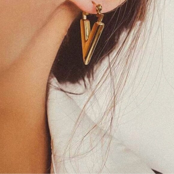 “Victoria” Luxe Gold Plated Earrings - Picture 1 of 2